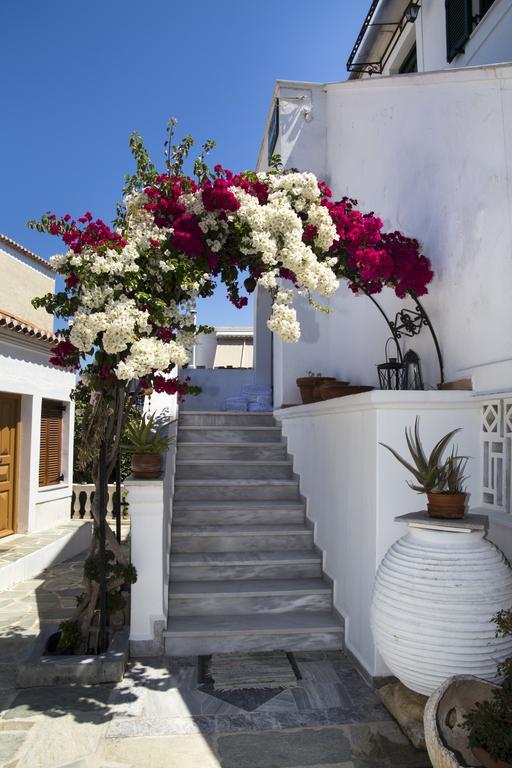 Hotel Condillia II à Spetses Town Extérieur photo