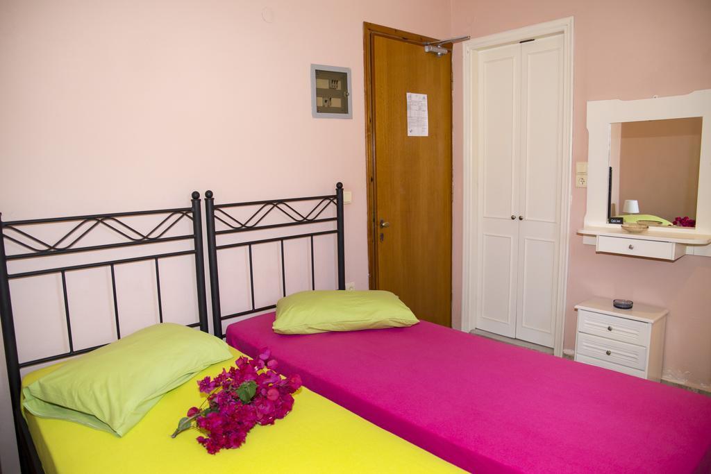 Hotel Condillia II à Spetses Town Extérieur photo